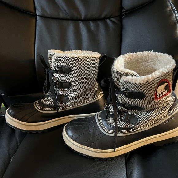 Great but used condition. Snow boots - Picture 6 of 6